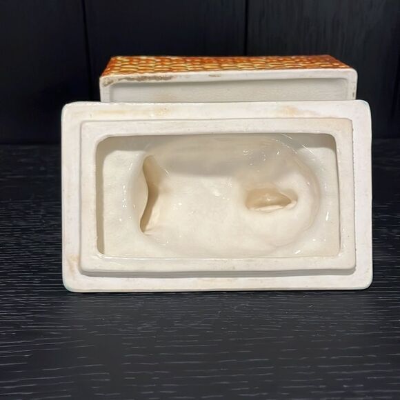 Vintage Ceramic  Hen 1960's empty trinket box. Pretty hen on a basket. - Picture 8 of 8